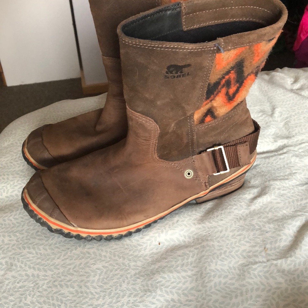 Sorel slimshortie boots!